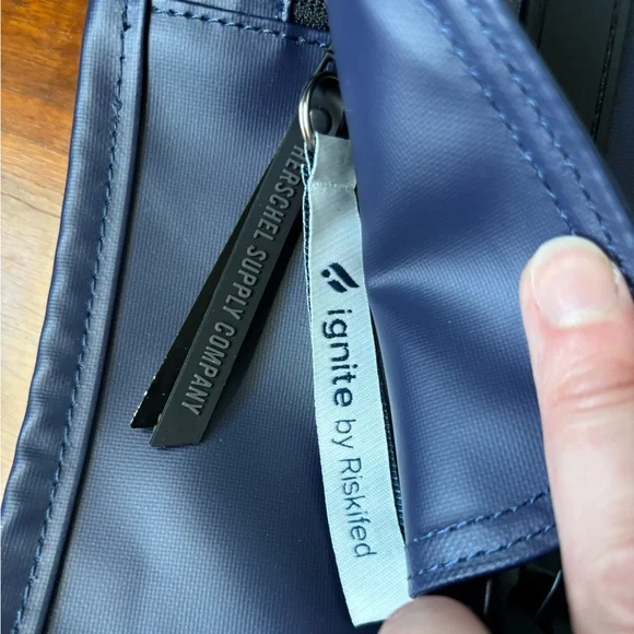 Herschel Deep Purple Backpack - new without tags - Picture 5 of 9